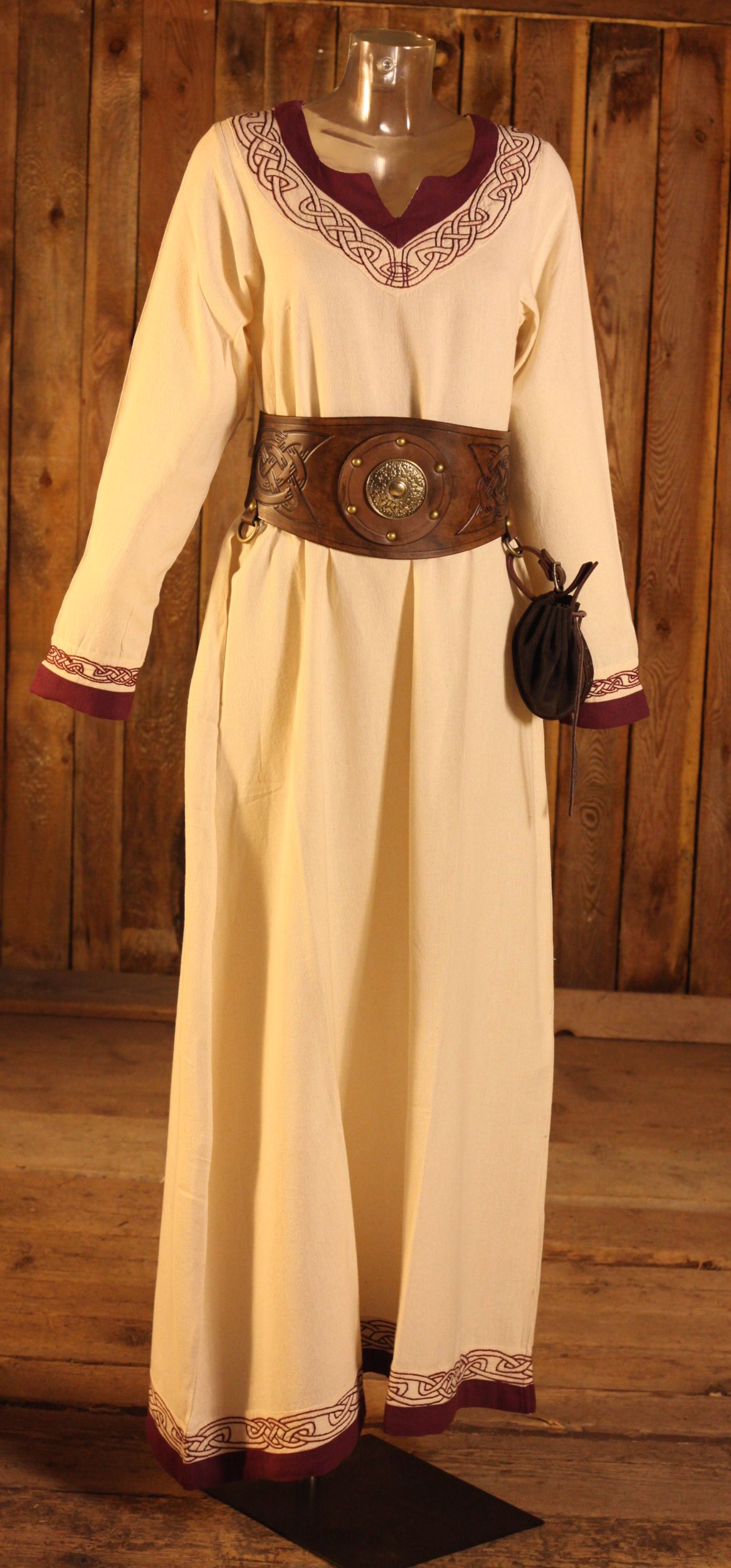 Wikingerkleid Lagertha mit Handstickerei