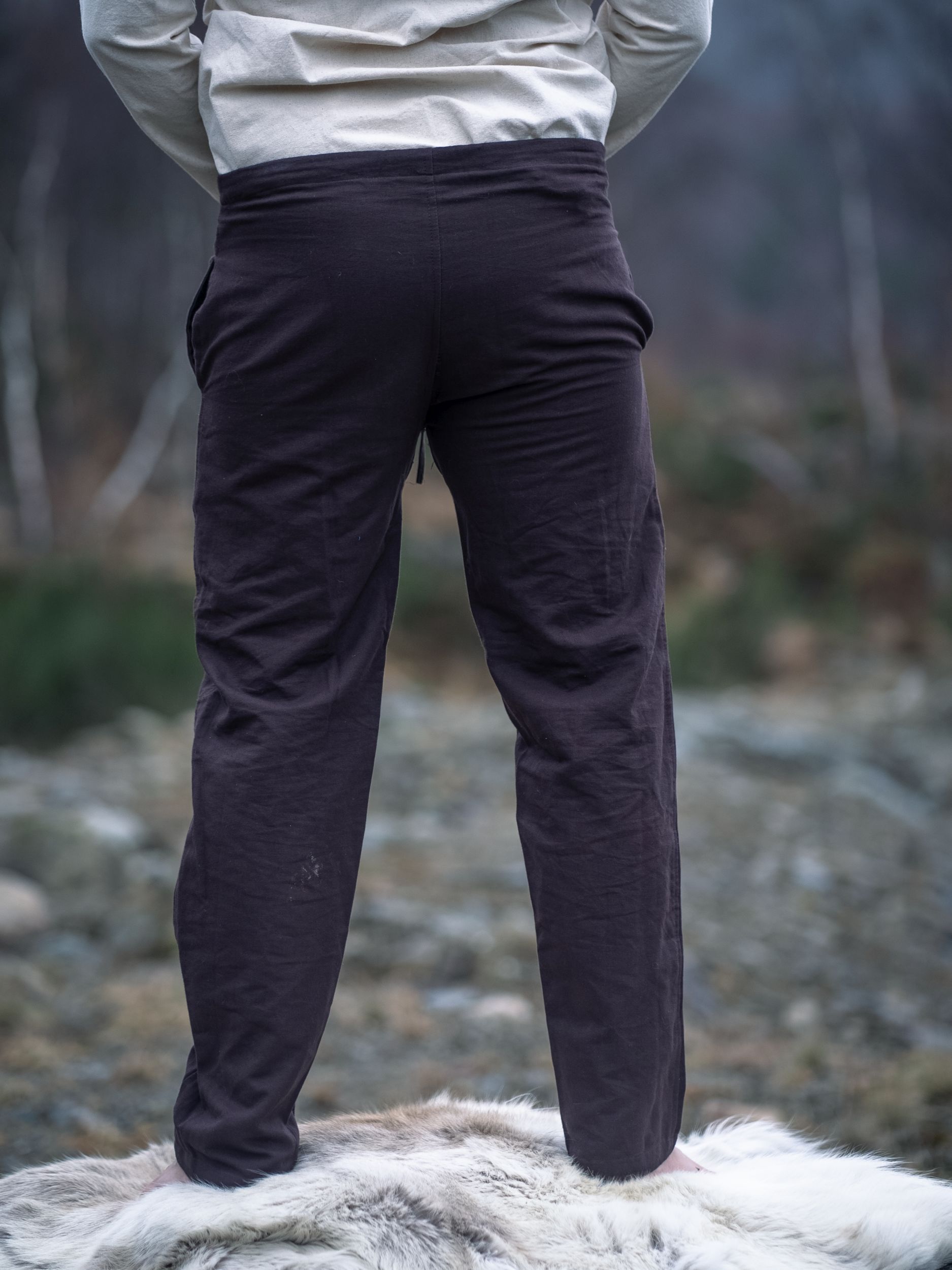 Dunkelbraune Baumwollhose mit Ziernaht