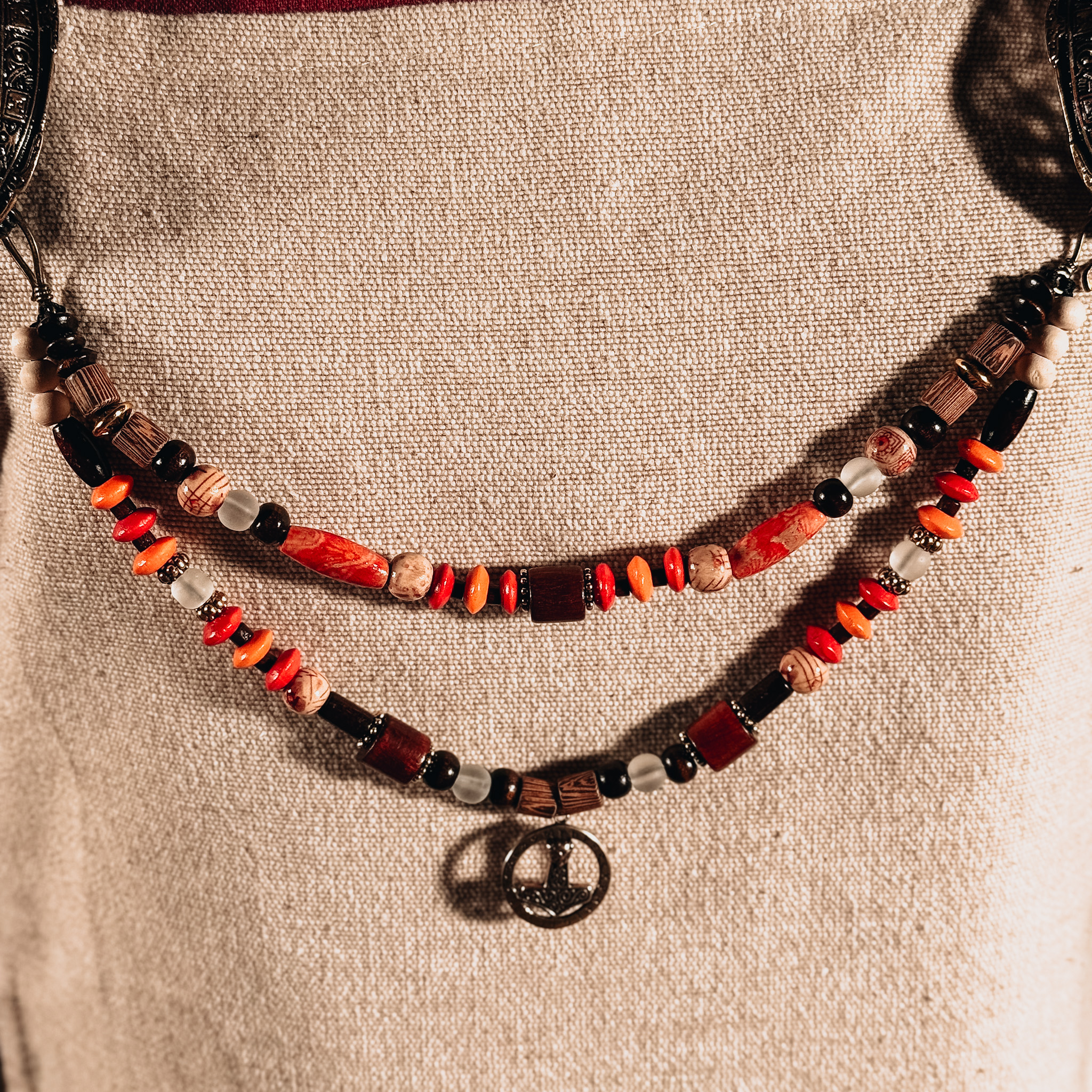 Wikinger Fibelkette braun-orange mit Thorshammer