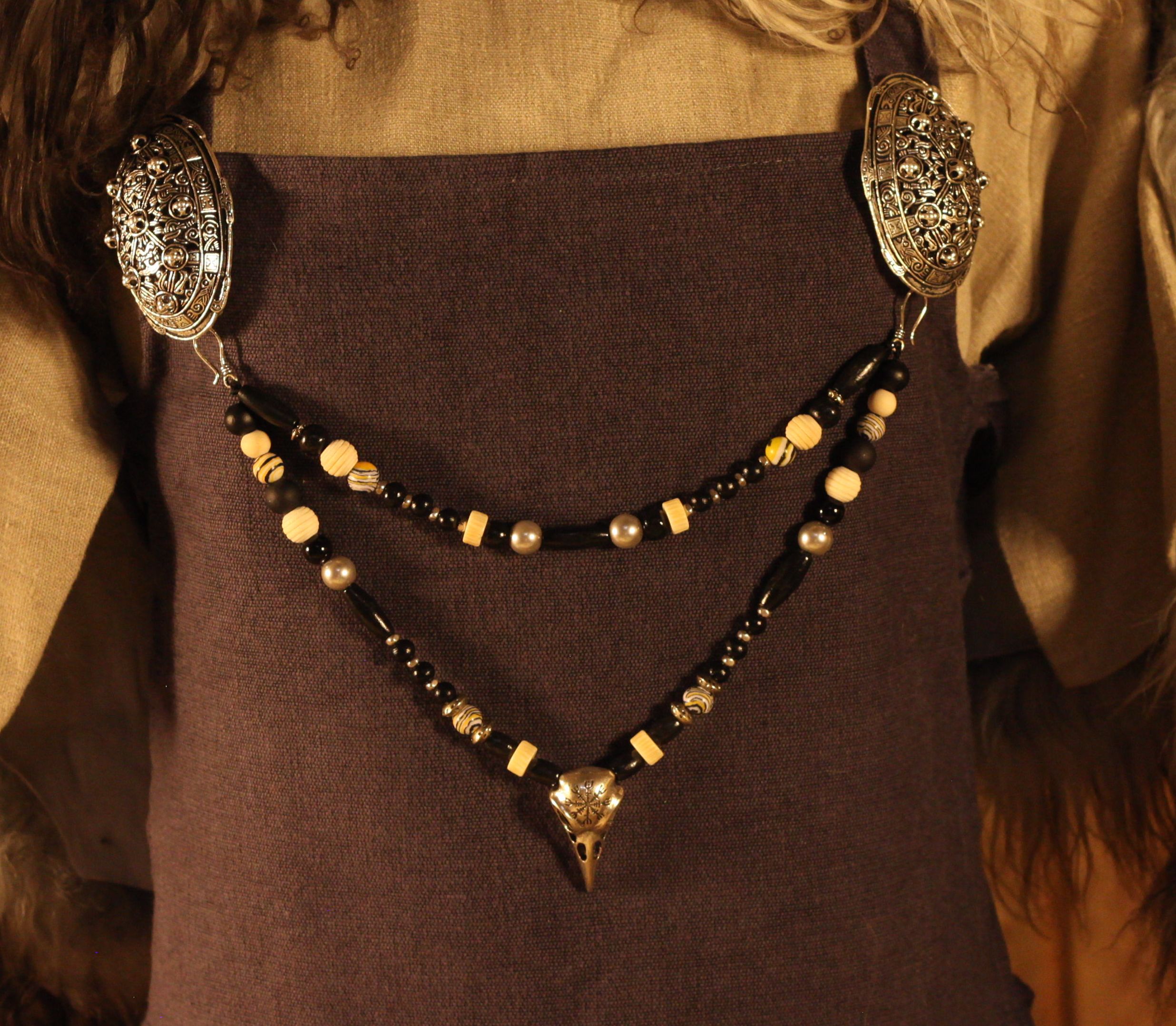 Fibelkette schwarz/silber mit Vogelschädel