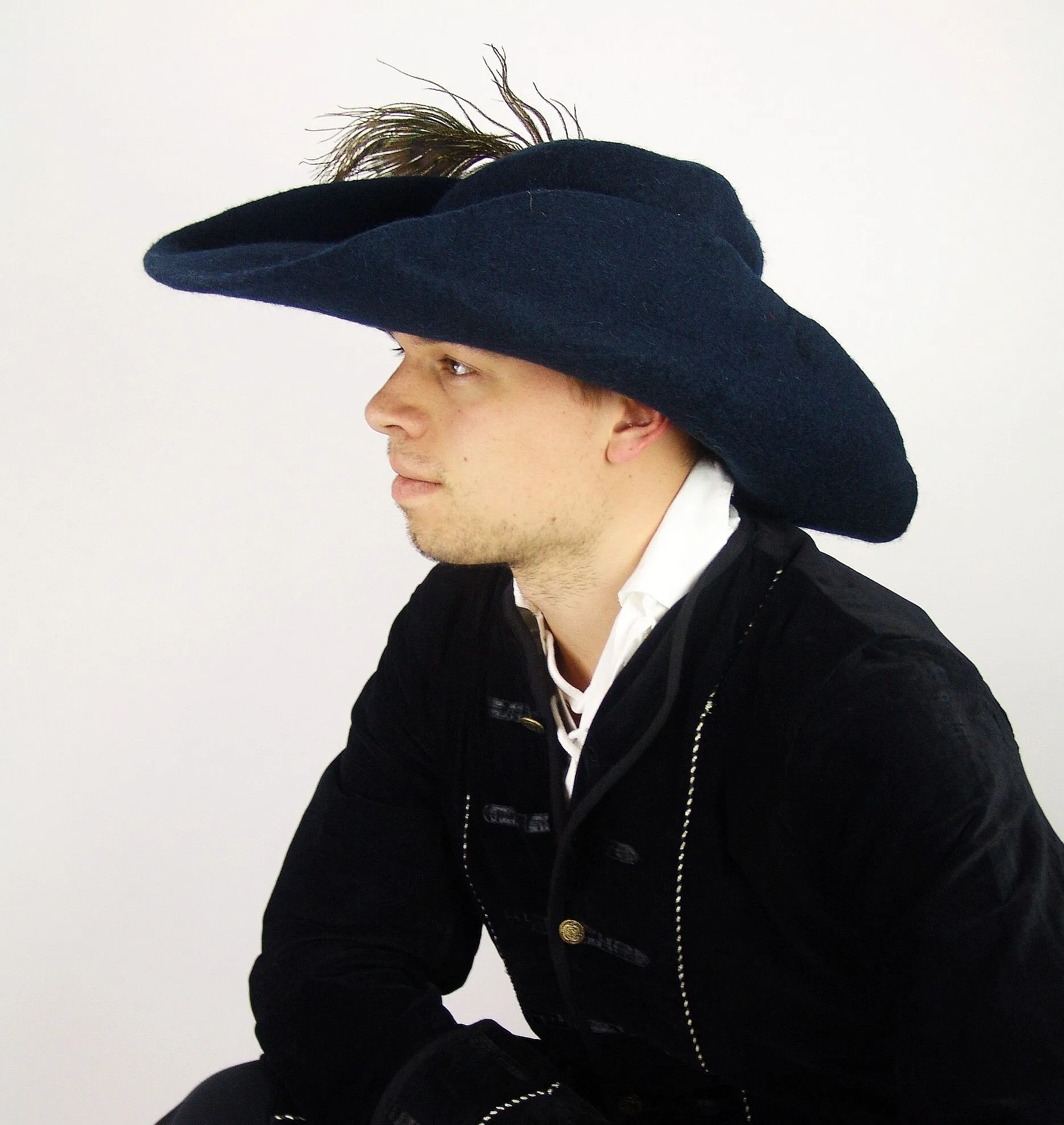 Filzhut mit Feder
