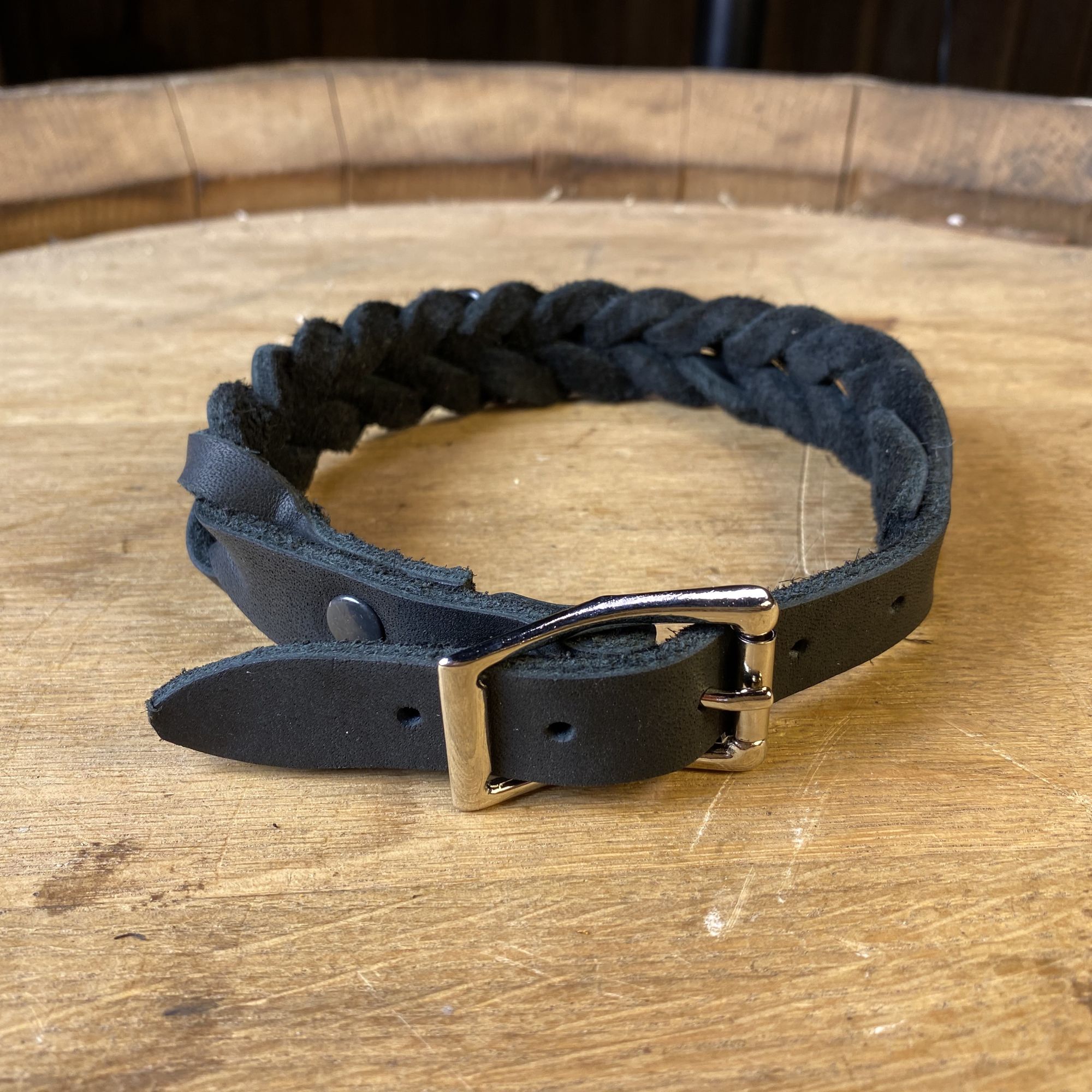 Hundehalsband aus Leder, geflochten