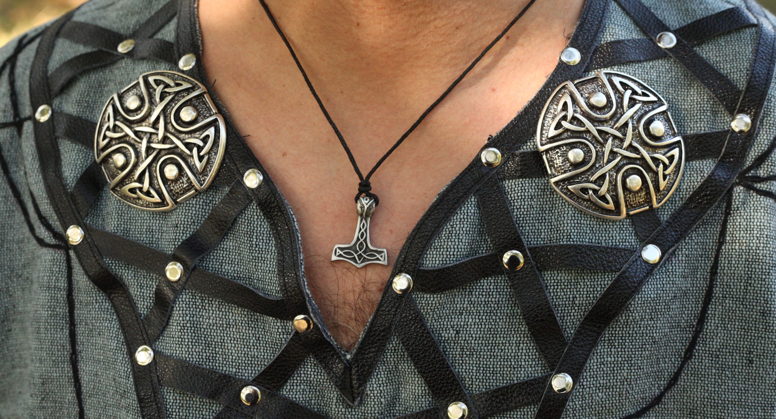 Große Fibel/Brosche Keltenkreuz