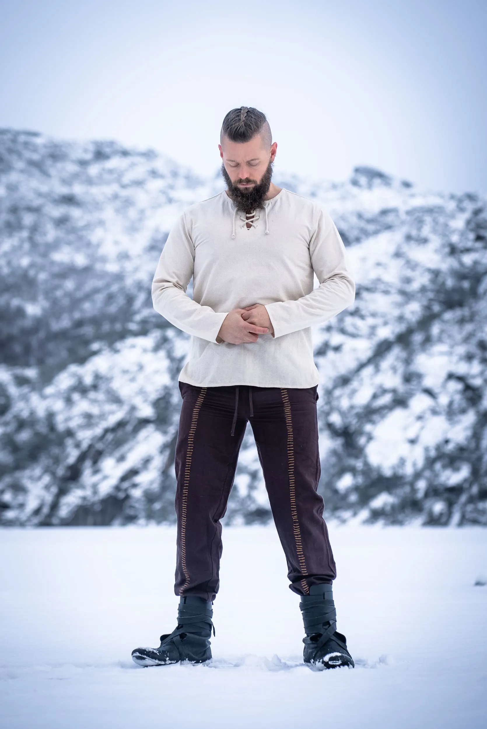 Dunkelbraune Baumwollhose mit Ziernaht