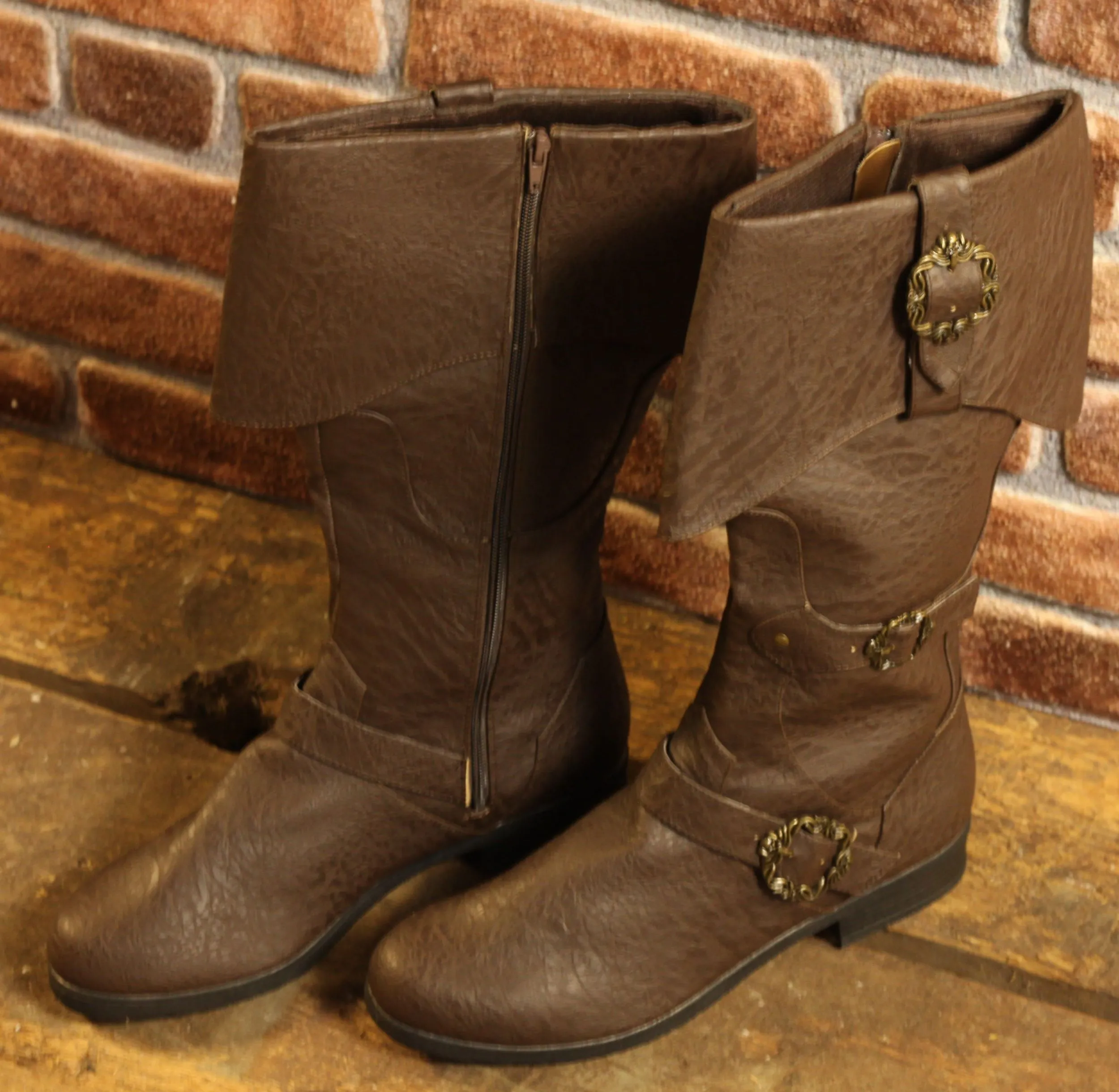 Braune Piratenstiefel