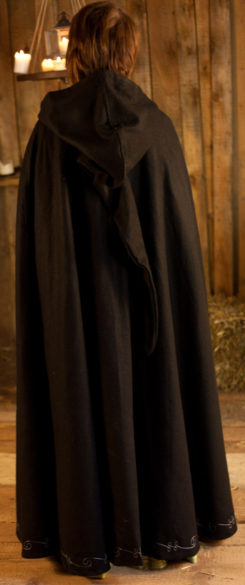 Umhang aus Wolle mit langer Kapuze und Stickerei