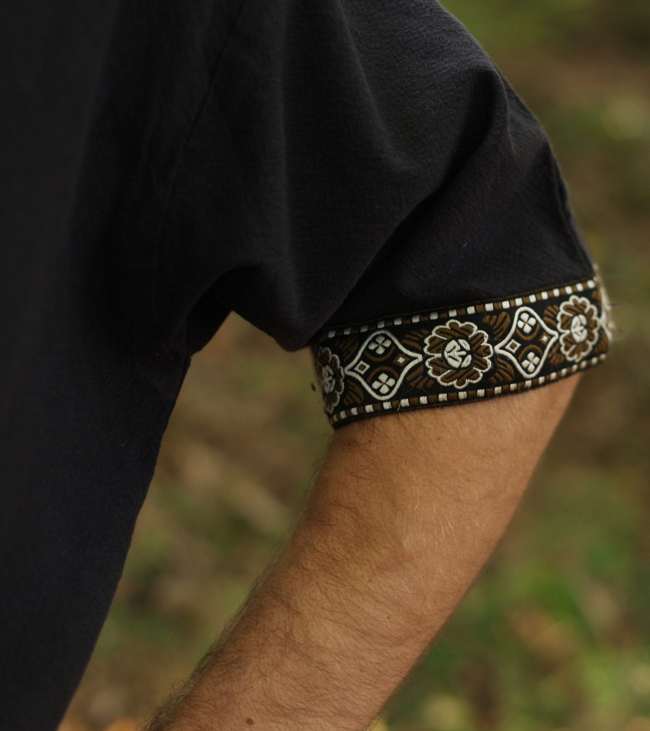 Kurzarm-Tunika mit Bordüre