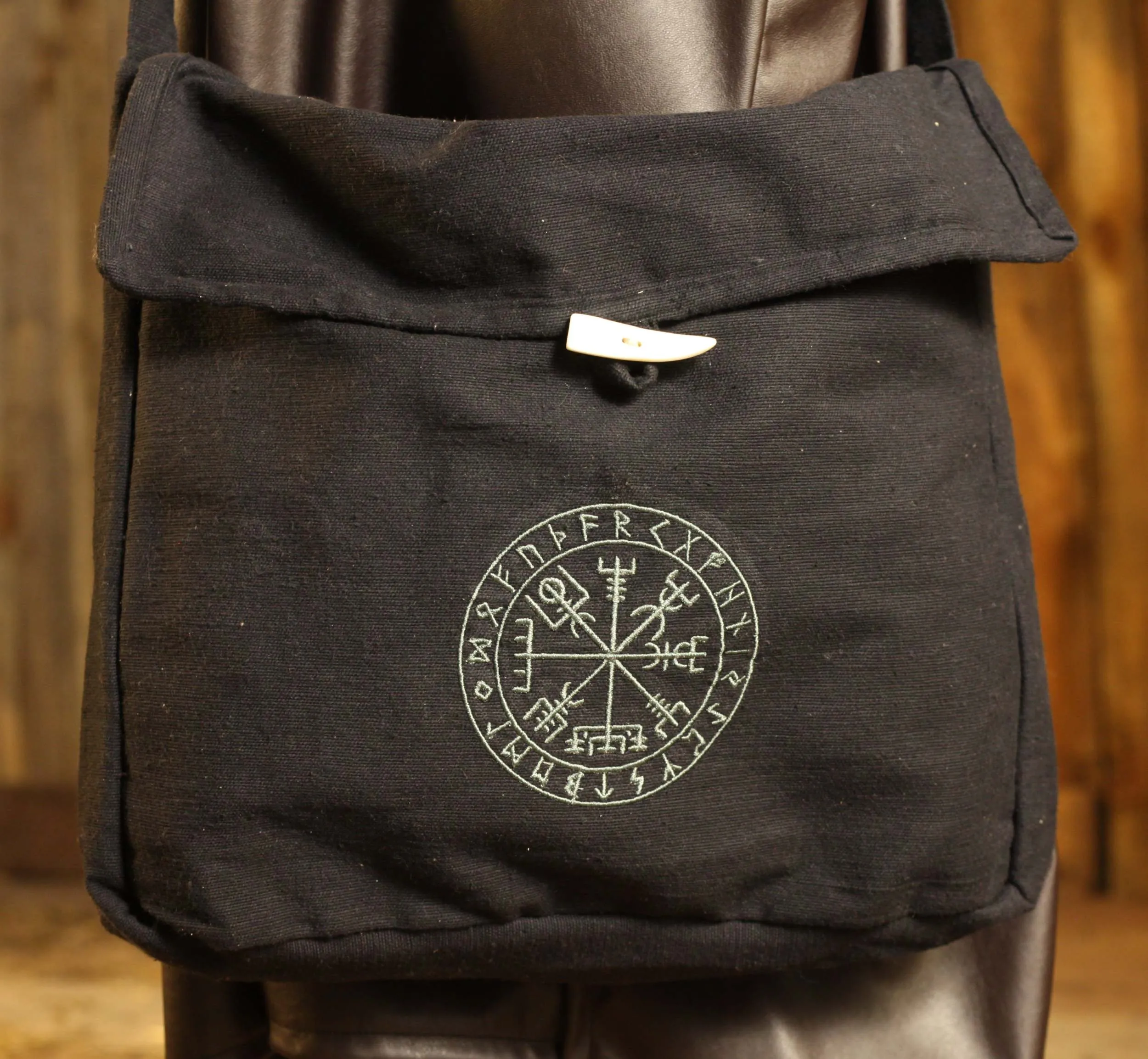 Mittelalterliche Tasche mit Wikinger-Kompass