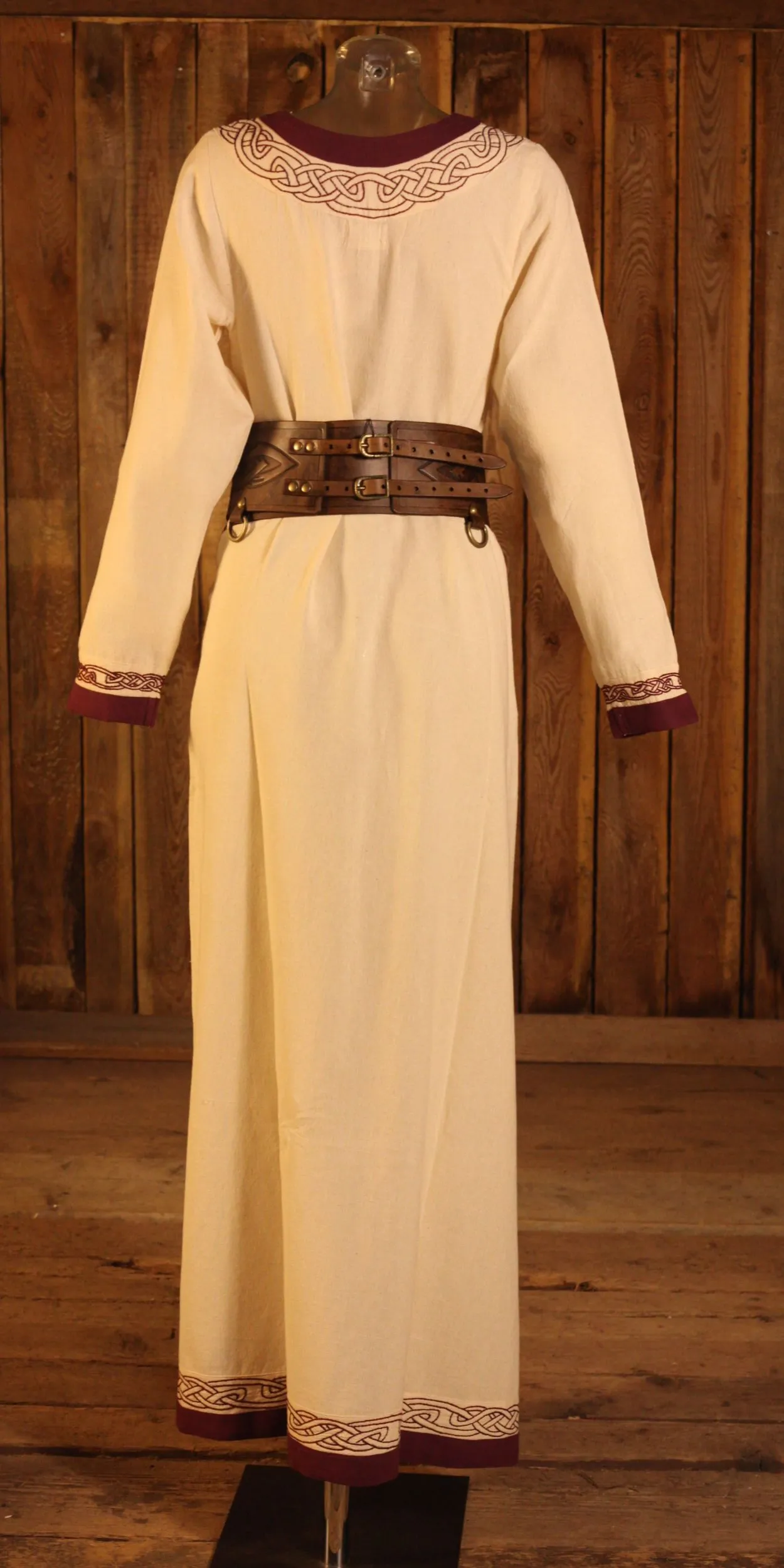Wikingerkleid Lagertha mit Handstickerei