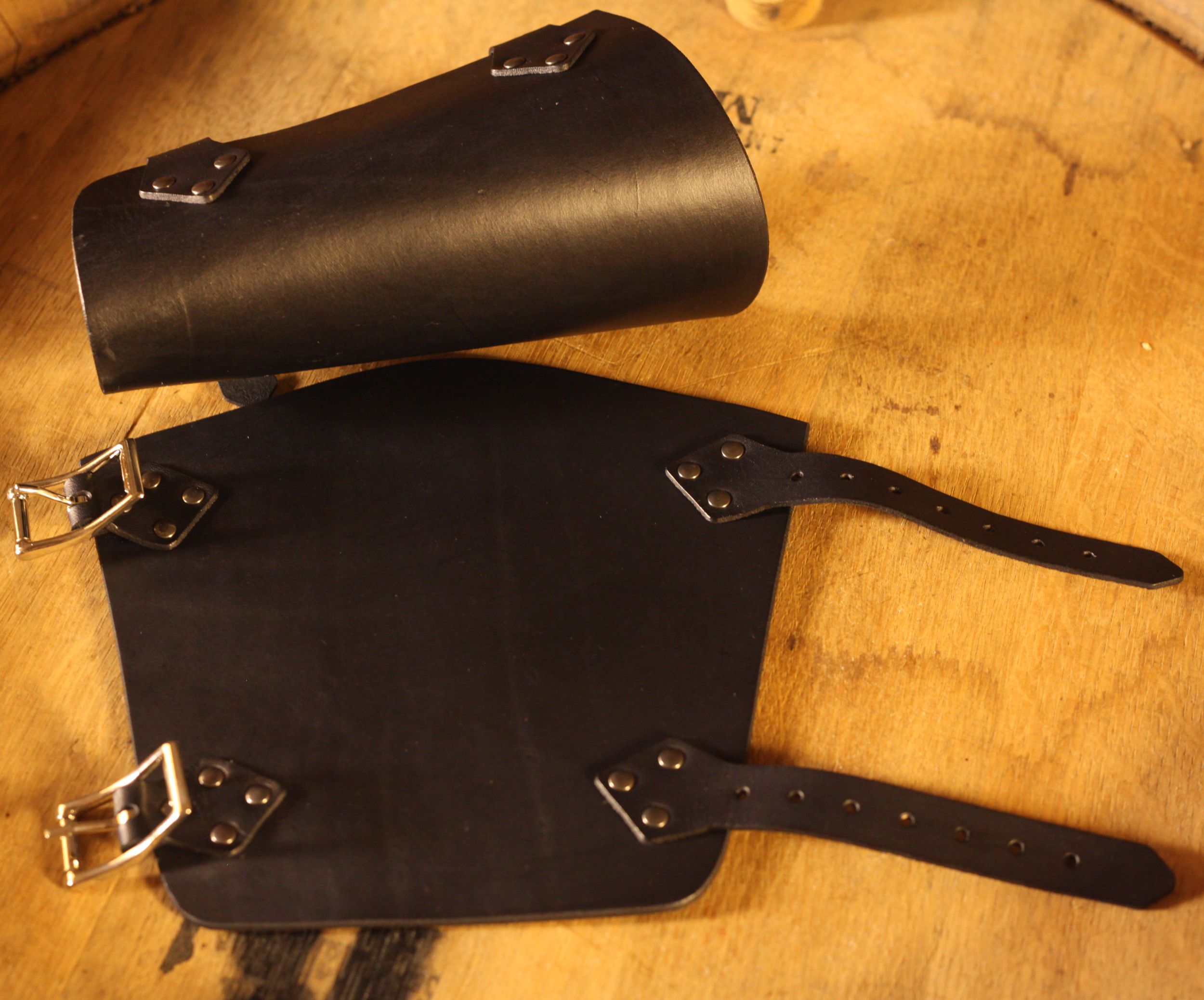 LARP Lederarmschienen mit Schnallen