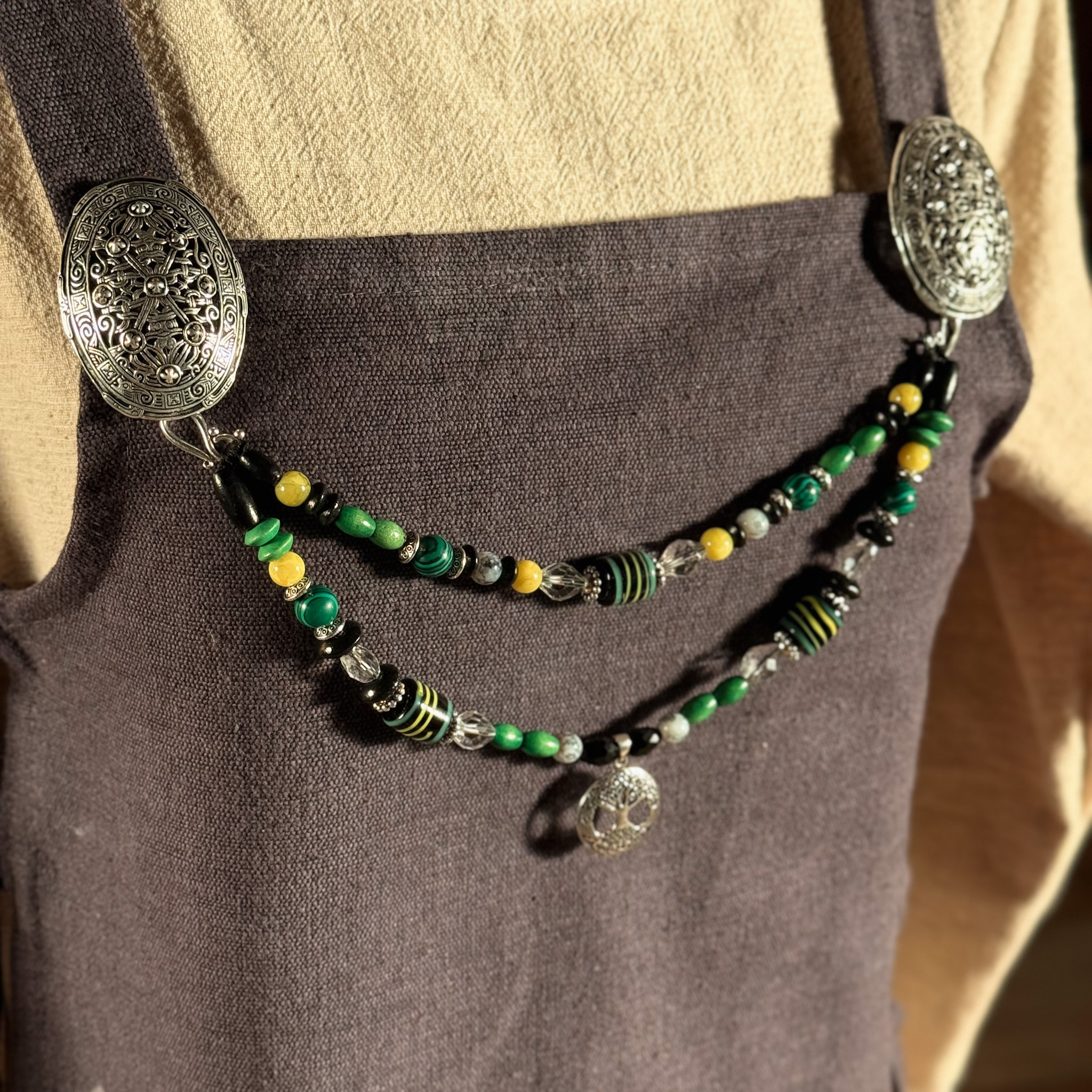 Wikinger Fibelkette grün mit Lebensbaum