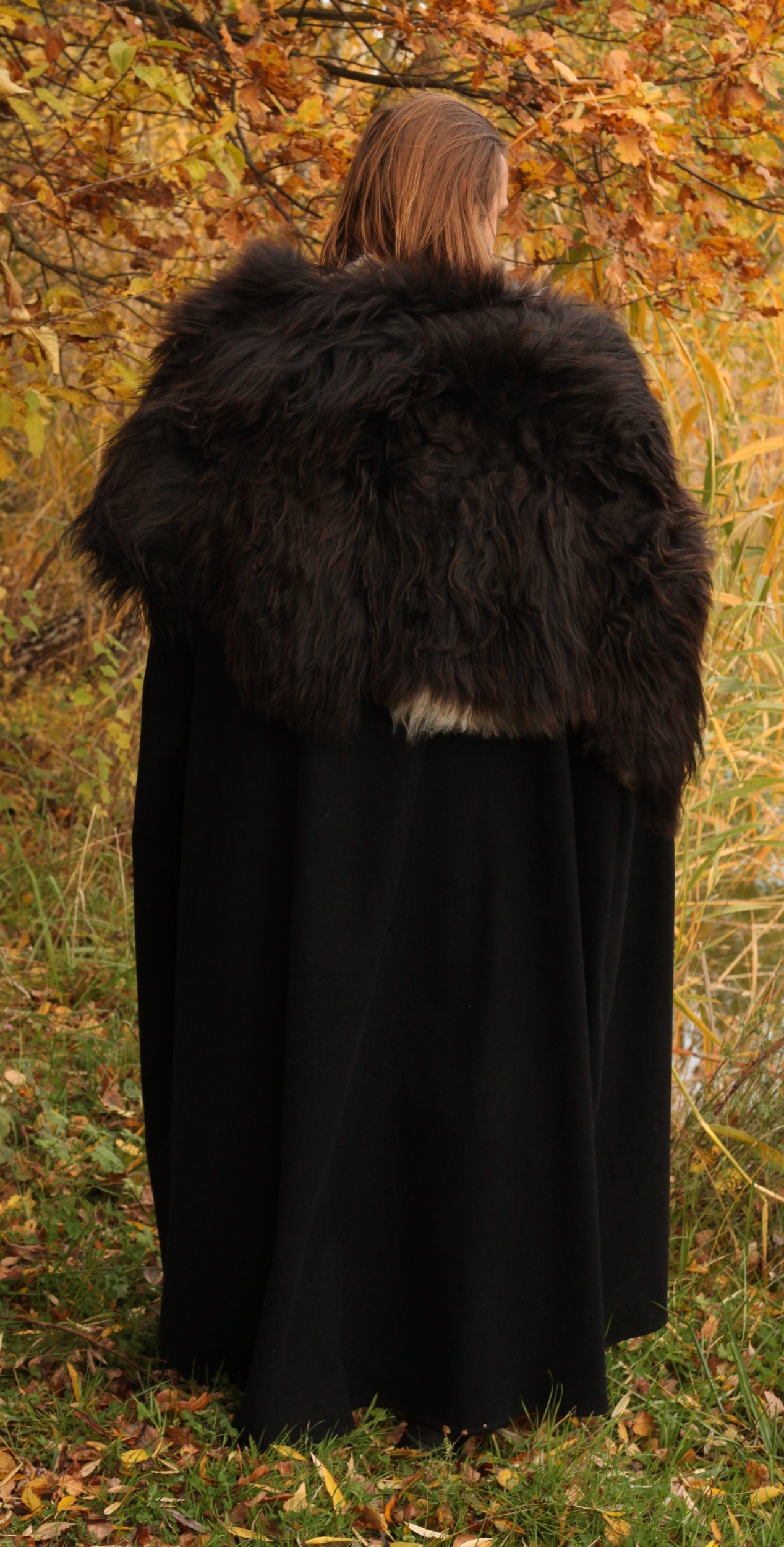 Wollumhang mit Fellüberwurf