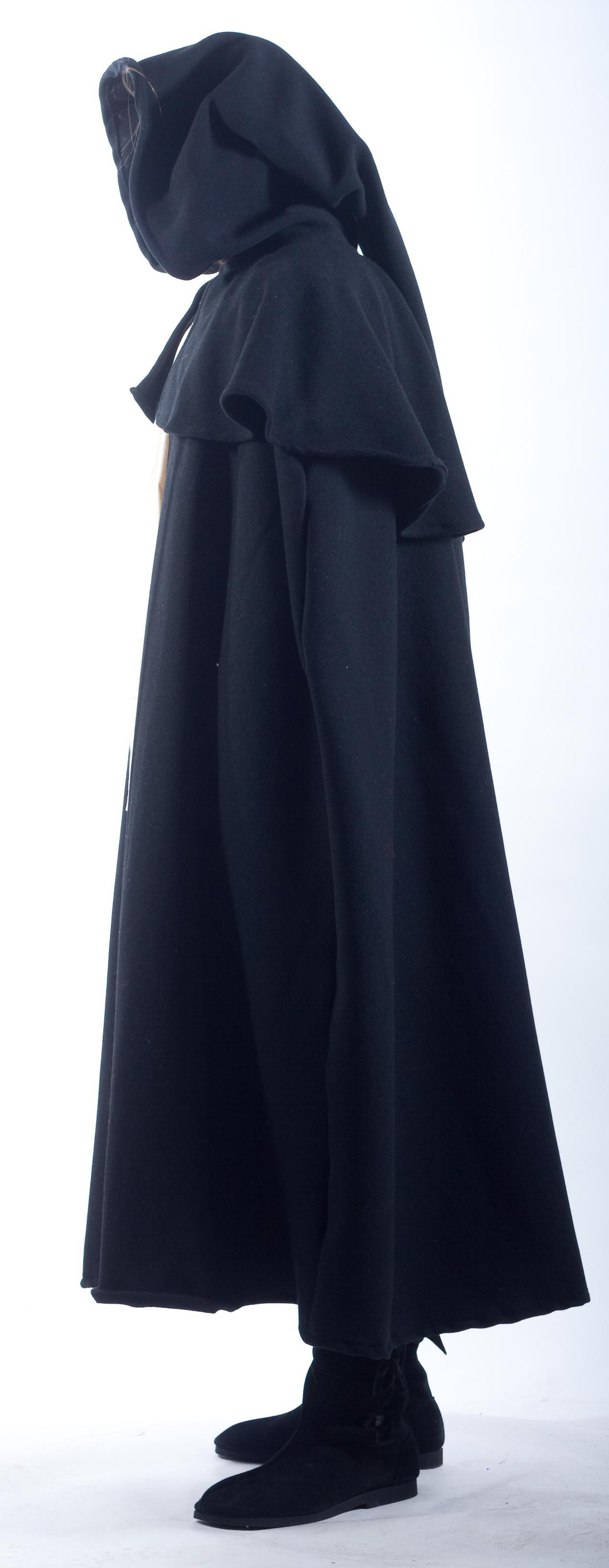 Woll-Umhang mit Gugelkapuze und Pelerine