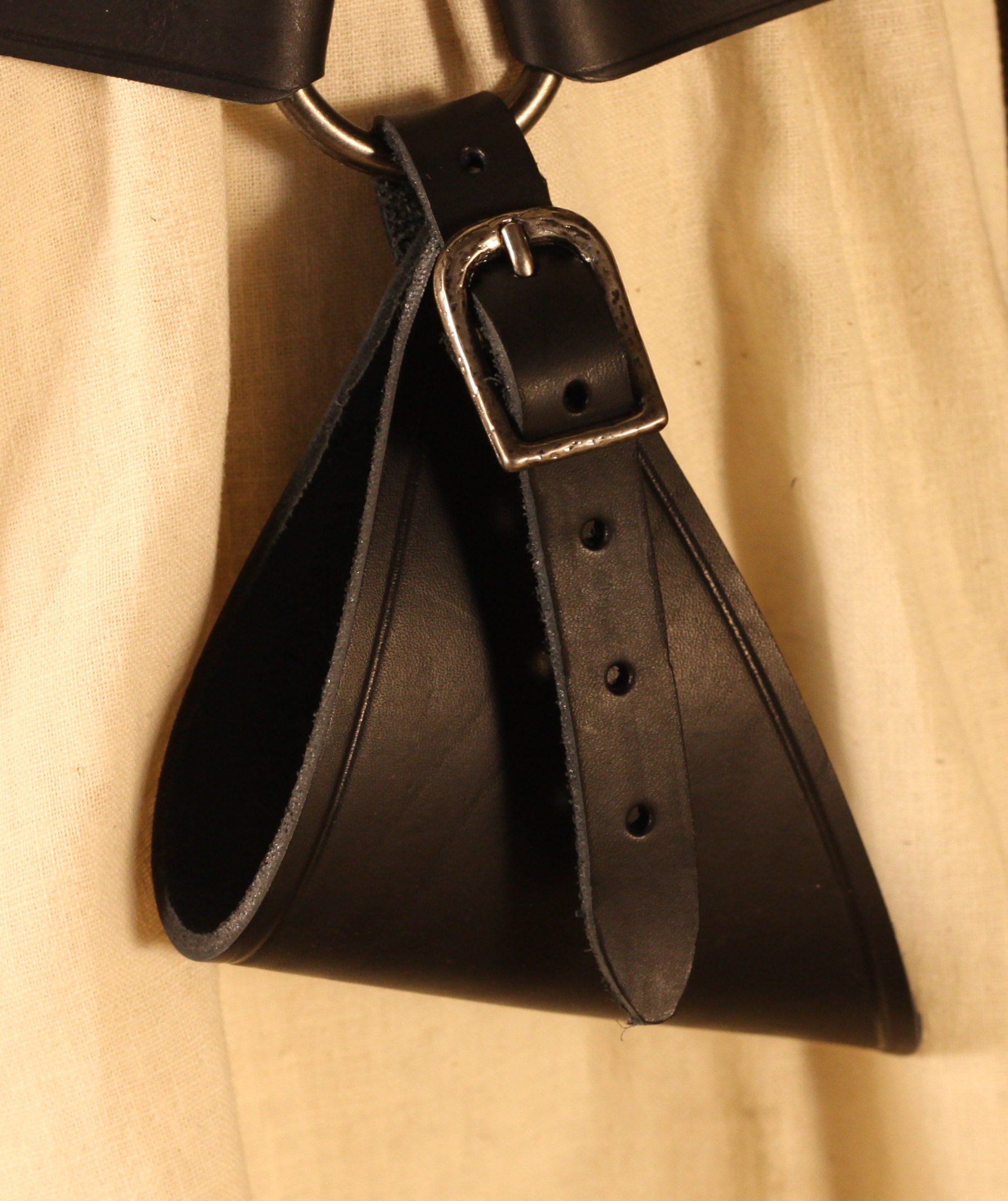 Schwerthalter aus Leder