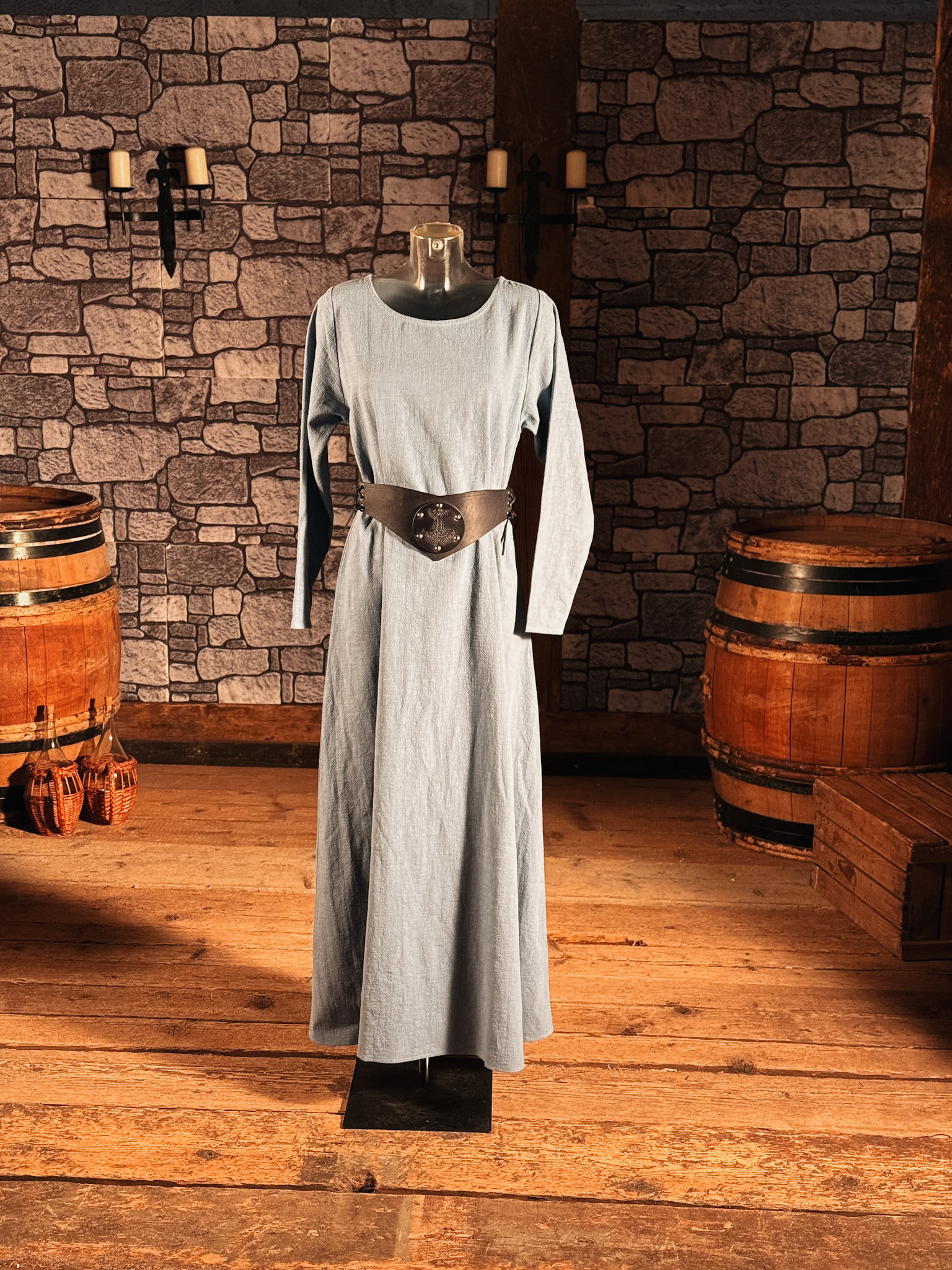 Mittelalterliche Leinenkleid Astrid hellblau